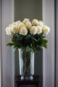 Rose, bouquet, flowers, silk, white Rose, Pink Rose, artificial flowers, flower delivery, gifting, gifting service, large box, gold, luxury, high end, chic, luxurious, collection, boutique, natural fibre, high quality, hand made, craftsmanship, silk flowers, gift, irish company, luxury gifting